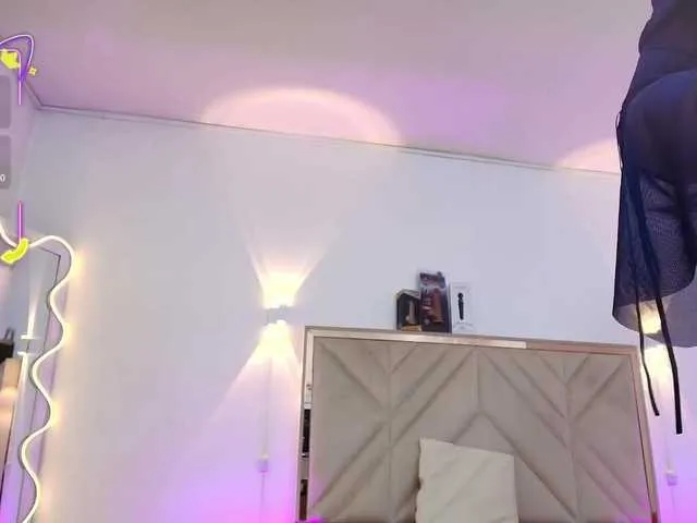 Live sex webcam photo for whitney-tay #291304972