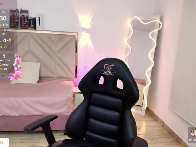 Live sex webcam photo for whitney-tay #291430203