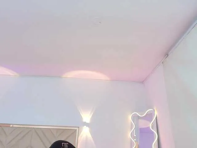 Live sex webcam photo for whitney-tay #291567306