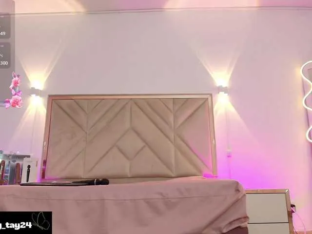 Live sex webcam photo for whitney-tay #291632866
