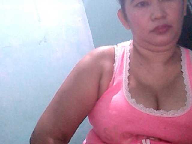 Live sex webcam photo for wildmom4u #272974176