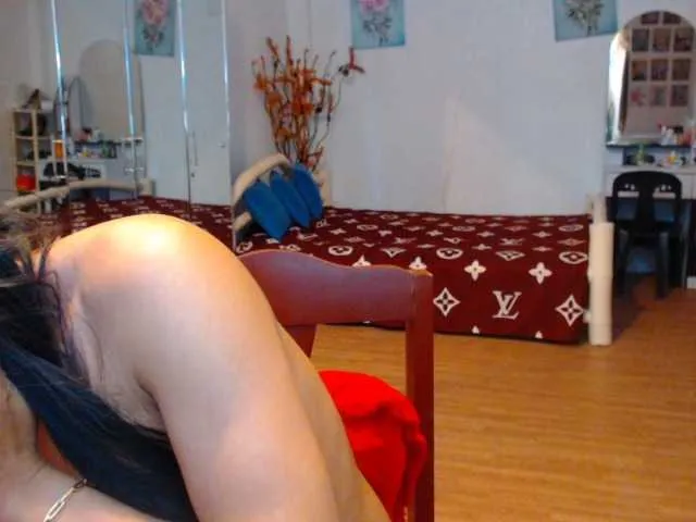 Live sex webcam photo for wildsexcum4u #274463840