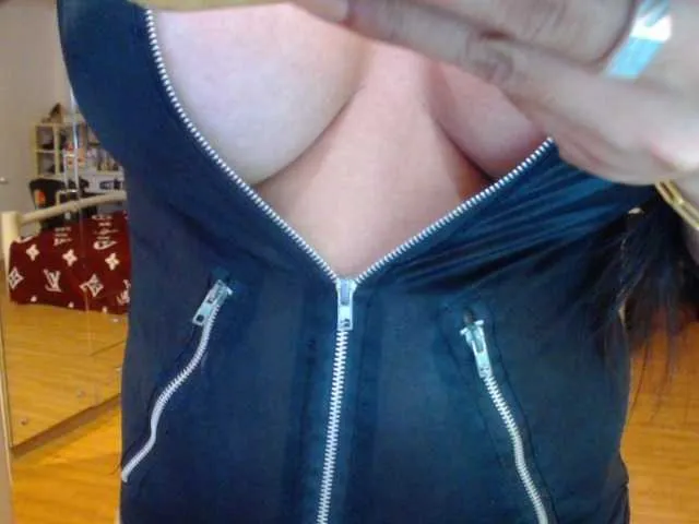 Live sex webcam photo for wildsexcum4u #274628552