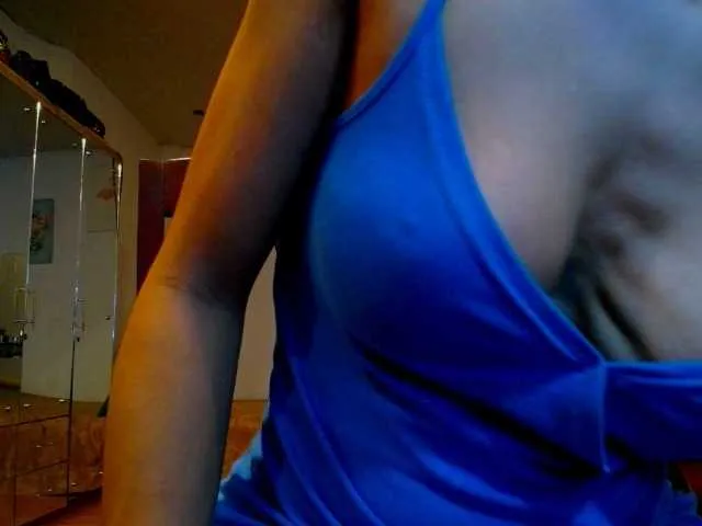 Live sex webcam photo for wildsexcum4u #290766024