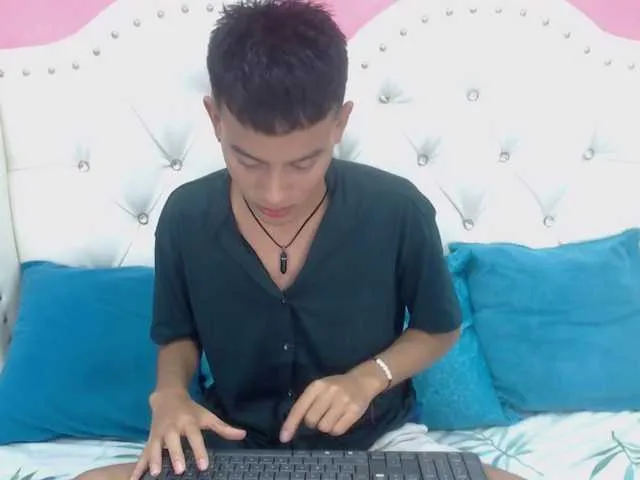 Live sex webcam photo for willycollins #274319861