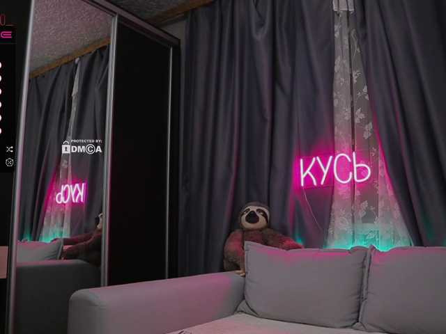 Live sex webcam photo for x-----x #275918514