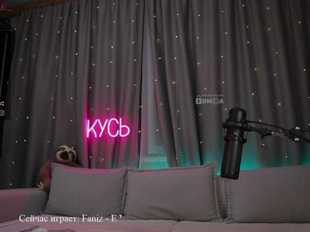 Live sex webcam photo for x-----x #277802413