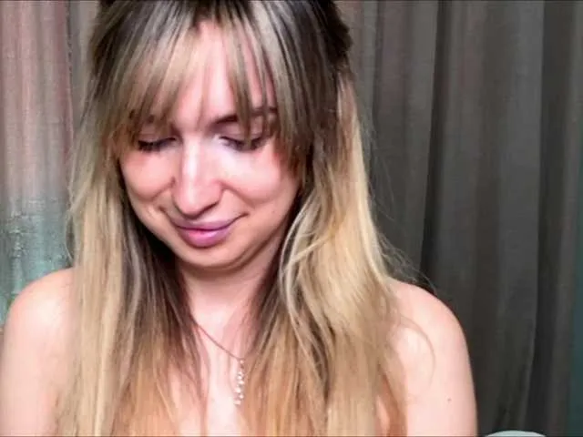 Live sex webcam photo for x-----x #292300211