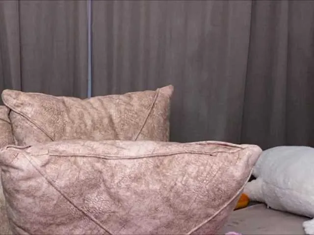 Live sex webcam photo for x-----x #292326063