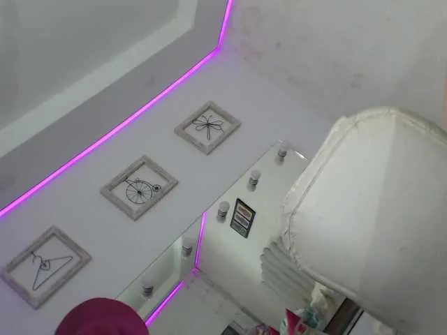 Live sex webcam photo for x6uldv8xdollx #290245535