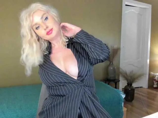 Live sex webcam photo for xLioness #271885876