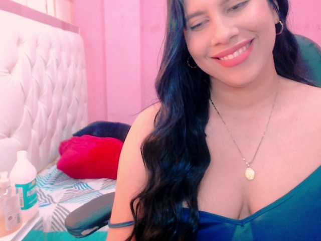 Live sex webcam photo for xPrettyhellen #272638306