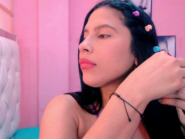 Live sex webcam photo for xPrettyhellen #272796109