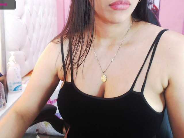 Live sex webcam photo for xPrettyhellen #273545537