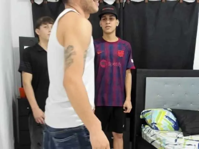 Live sex webcam photo for xXHotYoungBoysxx #277495873