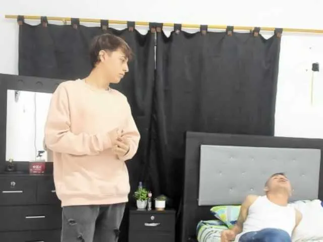 Live sex webcam photo for xXHotYoungBoysxx #277509181