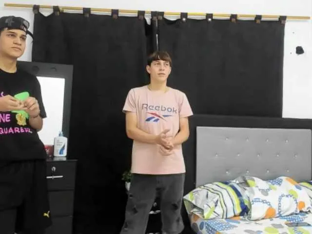 Live sex webcam photo for xXHotYoungBoysxx #277555740