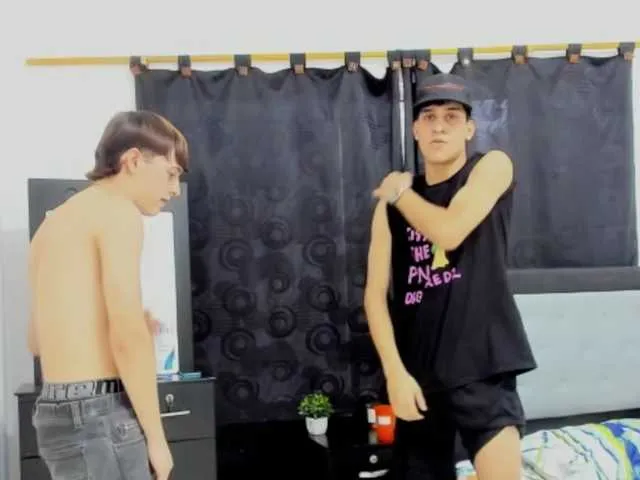 Live sex webcam photo for xXHotYoungBoysxx #277557527