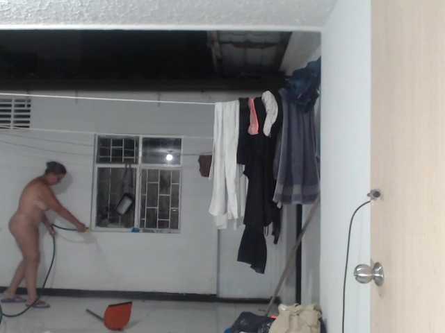 Live sex webcam photo for xcarlet1 #274072156