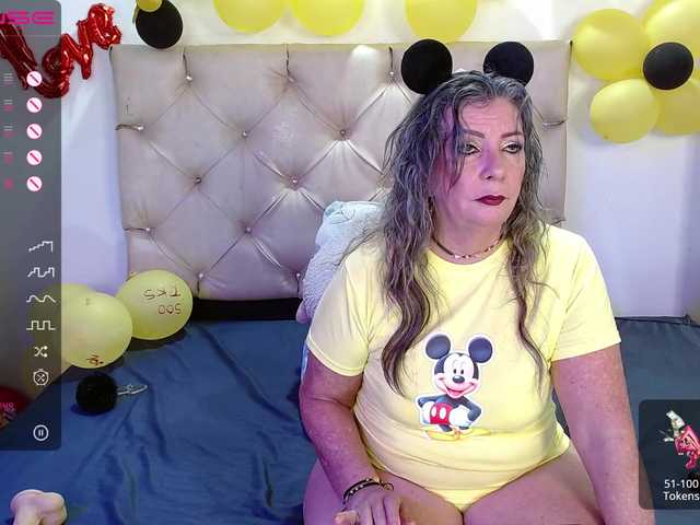 Live sex webcam photo for xcarlet1 #275724134