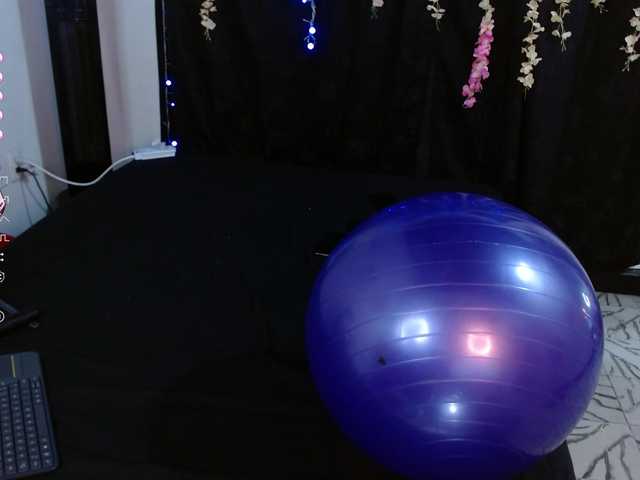 Live sex webcam photo for xcarlet1 #278277566