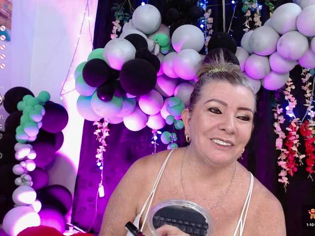 Live sex webcam photo for xcarlet1 #288087894