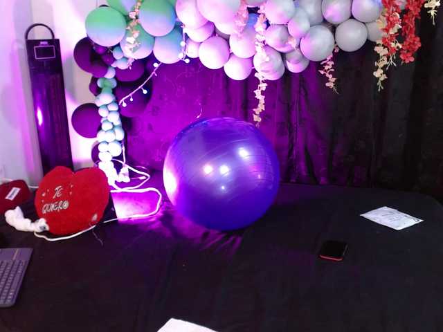 Live sex webcam photo for xcarlet1 #288857580