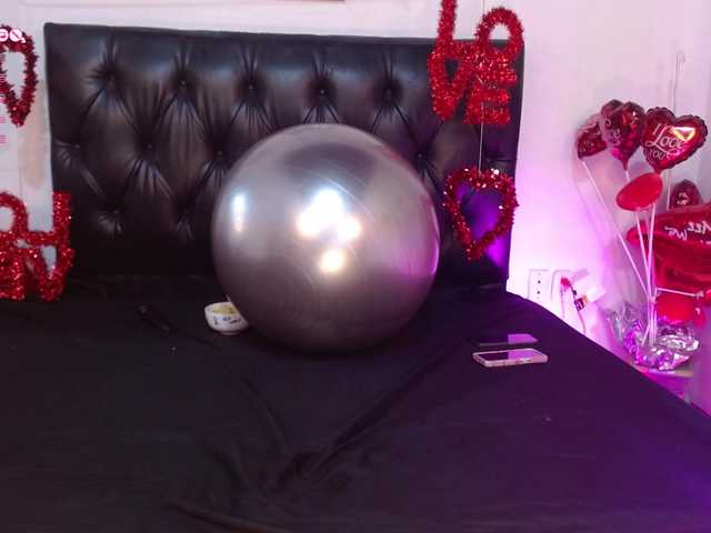 Live sex webcam photo for xcarlet1 #290578867