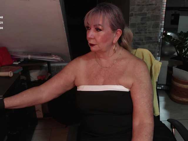 Live sex webcam photo for xcarlet1 #291322137