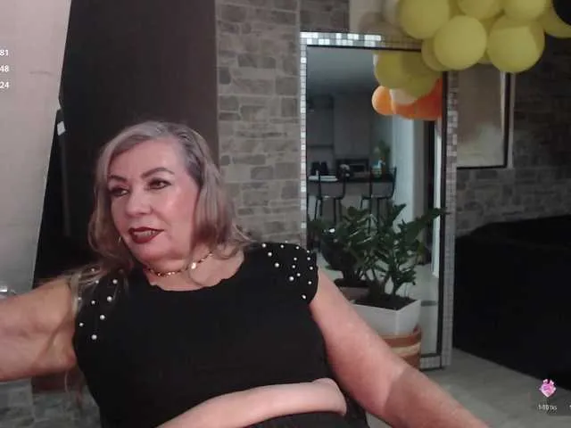 Live sex webcam photo for xcarlet1 #291350307