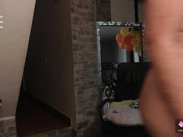 Live sex webcam photo for xcarlet1 #291429068