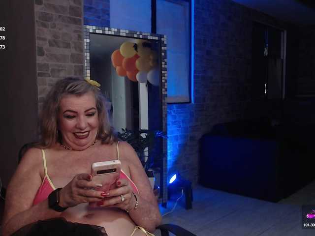Live sex webcam photo for xcarlet1 #291451966