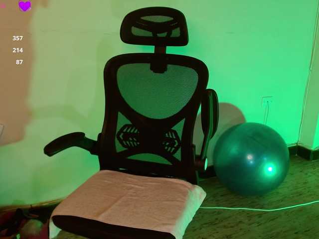 Live sex webcam photo for xcarlet1 #291471890