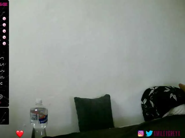 Live sex webcam photo for xmileygreyx #273439390