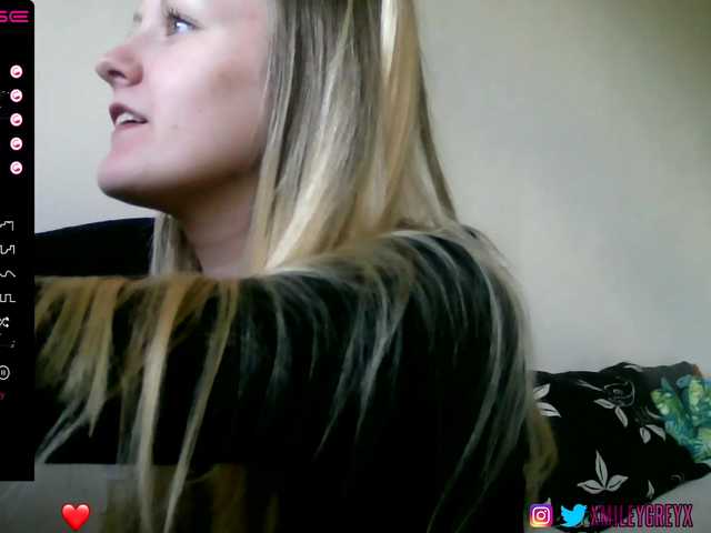 Live sex webcam photo for xmileygreyx #273553416
