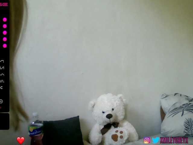 Live sex webcam photo for xmileygreyx #273933151