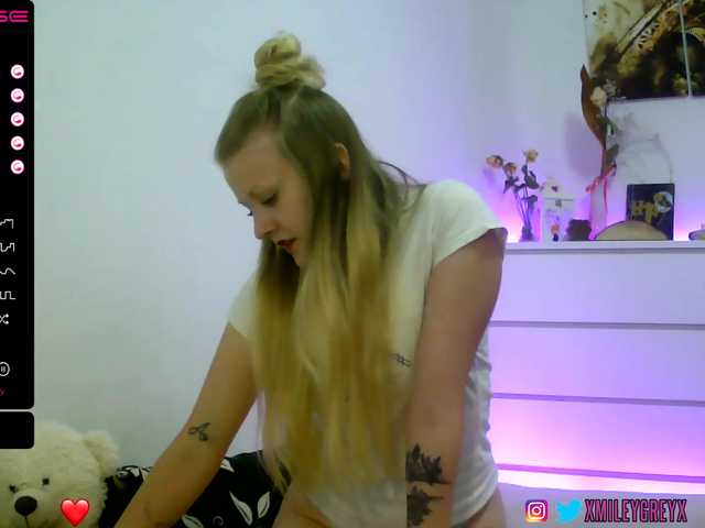 Live sex webcam photo for xmileygreyx #274667978