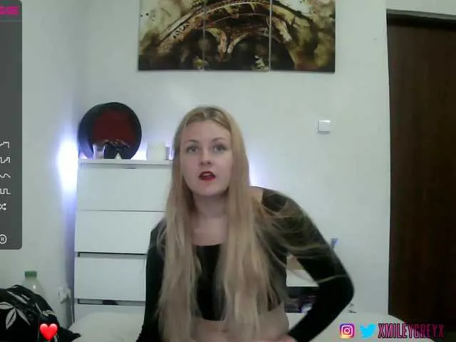 Live sex webcam photo for xmileygreyx #275905297