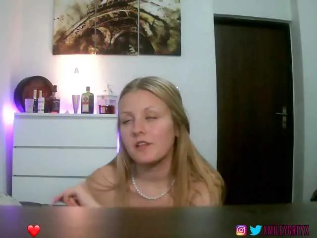 Live sex webcam photo for xmileygreyx #276511419