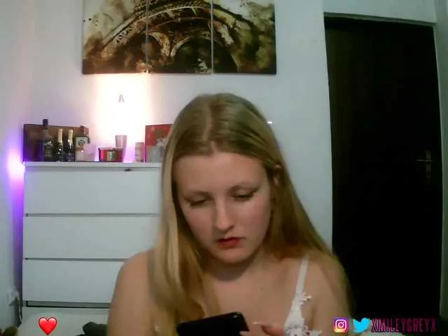 Live sex webcam photo for xmileygreyx #276735591