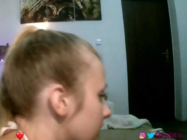 Live sex webcam photo for xmileygreyx #276798859