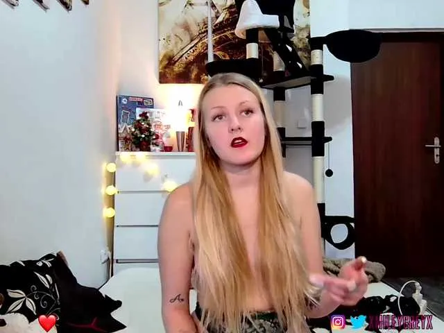 Live sex webcam photo for xmileygreyx #276937825