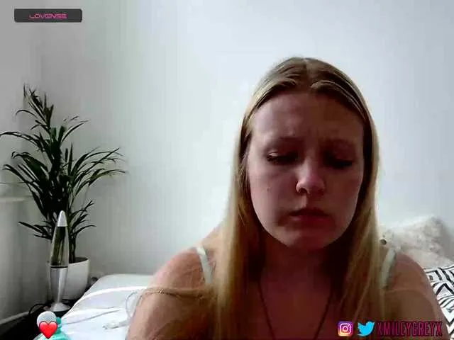 Live sex webcam photo for xmileygreyx #288001702