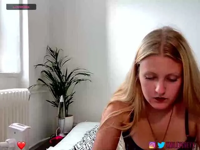 Live sex webcam photo for xmileygreyx #289663184