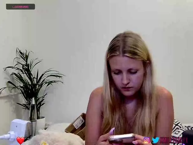 Live sex webcam photo for xmileygreyx #289670853