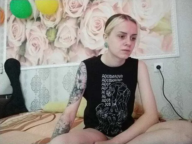 Live sex webcam photo for xsmallVivienn #273571203