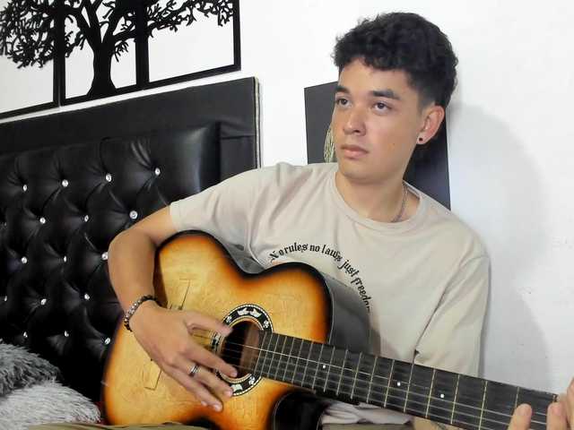 Live sex webcam photo for xtid #275686975