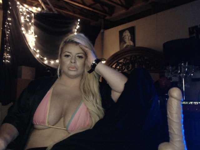 Live sex webcam photo for xtinastar #274443964