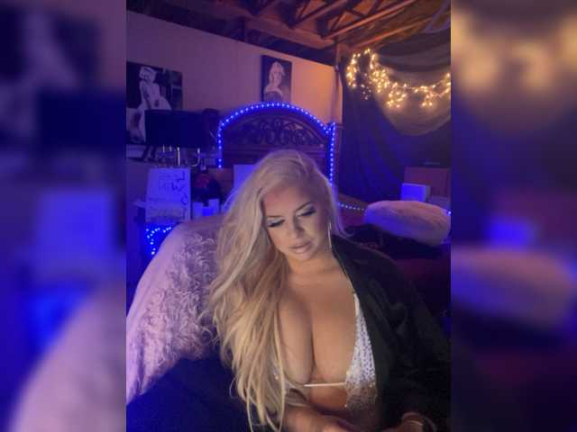 Live sex webcam photo for xtinastar #275492237