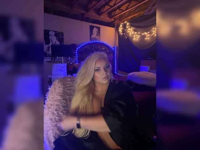 Live sex webcam photo for xtinastar #275510969